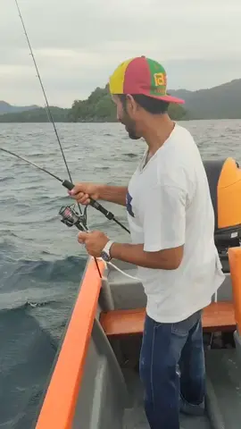 happy fishing  #fishingmania #fyp #happy #viral #bateetokong @adieemuliady 