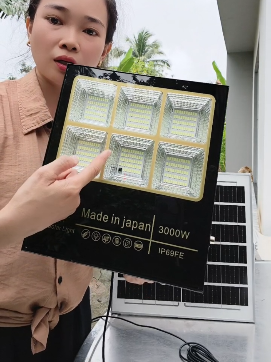 Đèn năng lượng mặt trời mẫu mới 6 khoang.  Đèn vỏ nhôm, đèn công suất 100w, sáng trên 12tiếng. #dennangluongmattroi  #giadung#denchieusang #thinhhanh  #coembandenangluongmt 