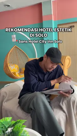 ✨Staycation estetik di Solo. Dekat dengan banyak tempat wisata dan kuliner 🤩 Sekarang kalo ke Solo gausah lagi bingung nyari penginapan, langsung aja aku kasih rekomendasi hotel yang mantep banget. Namanya Sans Hotel City Inn Solo Solo 🤩 Yuk booking di Aplikasi RedDoorz sekarang!! #RedTravelers #BerkeSANS #hotelsolo #wisatasolo #exploresolo 