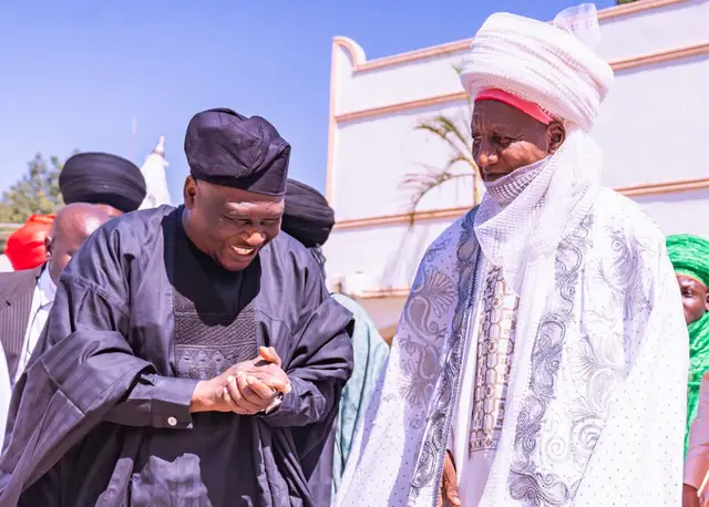 Gov. Fintiri. Emir of Mubi observed Juma’at prayers at Mubi central Mosque shortly after Flagging off Mubi Maiha link road, exchanges pleasantries with Muslim faithful.  #adamawa #fintiri #yola #foryou 
