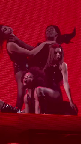 Dopo Jesolo questa sera tocca a Milano crollare. Siete pronti ?? #elodie #elodieshow2025 #elodielive 