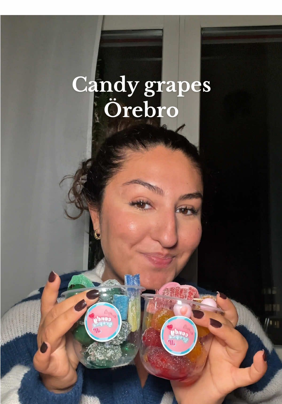 Samarbete (PR BUD) från @candygrapes.orebro 🍇🍓 Så kul att testa! De där sockret hade bränts lite var inte lika goda då de blir beska, men det är såklart något man kan fixa framöver🥰 Mer info finns på deras instagram, har tyvärr inte koll på pris etc. 🙏🏼 #candygrapes #candygrapesörebro #tanghulu #tanghuluörebro #örebrotips 