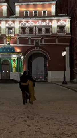 عنك ما تشغلني اشغالي                                                                                       والعمر دونك مول مايفيد                                                                              غالي ولا يسواك غالي                                                                                           وغلاك كل ماياله يزيد                                                                                        حلالي وحالي ومالي                                                                                            فدوة عيونك سيد الغيد                                                                                   صورتك ما تفارق خيالي                                                                                                    تسكن هنا في باطن سعيد                                                                               وإن شانت بويهي الليالي                                                                                         اذكرك وتزول التناكيد                                                                                                إنزاح همي والوبالي                                                                                                واسجى على ذكرك تغاريد                                                                              ماييت غيرك لو صفالي                                                                                 من دونك إنته أصبح وحيد                                                                                       يا اصفى من الماي الزلالي                                                                                وأبرد من الثلجه على الإييد                                                                         حشمه وكرم والساس عالي                                                                           ولا فيك عذروب ومناقيد                                                                                كامل ولله الكمالي                                                                                               ومن يعرفك بأخلاقك يشير                                                                                       ولو ماتجاوب عن سؤالي                                                                                            لقيت فيك اللي أنا اريد                                                                                                                                                                                                                                                                                                                                                                                                                                                                                      #explorepage #alain #explore 