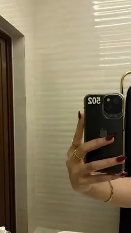 احب من الدواسر وقلبي قلب هرش وان لقيتش راغ قلبي مثل روغ الخريش لكن اسوالي مساوي لو ما معي قرش اذبحيني وأحياء من جديد ولا عليش عشقتش عشق شيخ على الشدات حرش افتحي باب السياشة واحبش حب فيش يا ما أفضي لش وأعبي وانا من دون شرش كهرباء حبش تجي كذا من دون فيش غير لا جيت مريت عجل وانتي عند طرش ورديني الحوض لين ارتوي في وجه ابيش. #الدواسر 