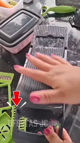 Corte, fatie e rale em segundos! 🍎🥕 Esse fatiador multifuncional deixa sua cozinha muito mais prática. Não perca tempo, transforme sua rotina agora! 🛒 #CozinhaPrática #FatiadorMultifuncional #CortePerfeito #DicasDeCozinha #TikTokShop
