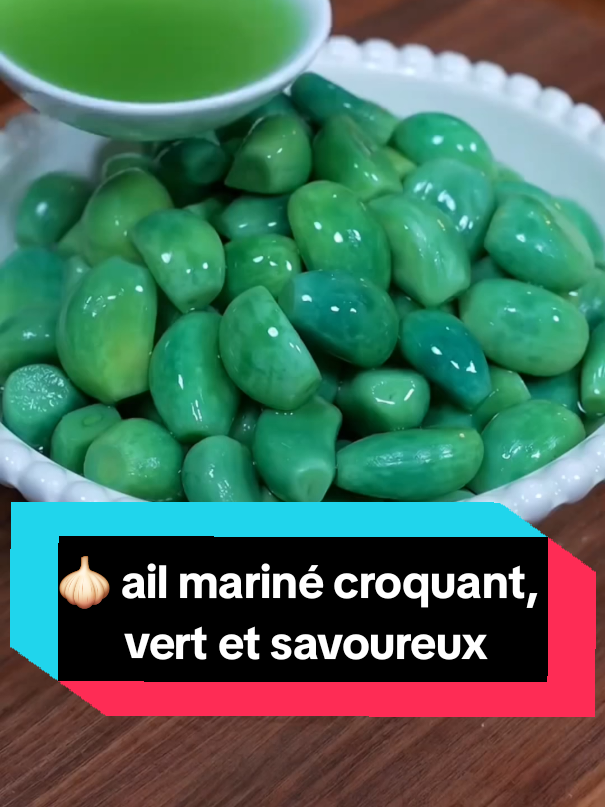 Tu veux un ail mariné croquant, vert et savoureux comme dans les recettes de grand-mère ? Regarde bien, cette méthode est inratable 👇 #cuisinechinoise #recettefacile #ailmariné #ailvert #astucecuisine 
