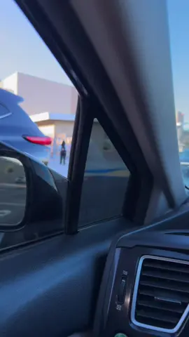 She should be happy dad is dropping her off! 🤷🏻‍♂️ @Grupo Bimbo 