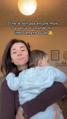 Depuis que ma maman est partie, un vide immense s’était installé en moi… plus rien n’avait de sens, plus rien n’avait de couleur. Et puis il est arrivé, mon fils 🤍 Ce petit être qui, sans le savoir, a rallumé la lumière dans mon cœur. Dans ses bras, j’ai retrouvé la douceur, la force, et surtout… l’envie de vivre à nouveau. Son arrivée, c’est ma renaissance. 🌅💫 #fyp #maman #deces #bebe2024 #amour 