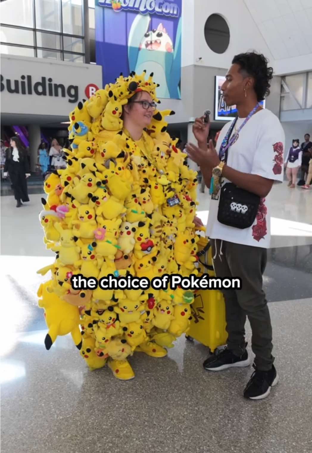 Pikachu is a “close 2nd” to Chattot when it comes to Pokémon for @catherine_pikachu 😆 📍: @MomoCon Official  🎥: @Pari  #chattot #pikachu #pokemon #pokemontiktok #pokemoncommunity 