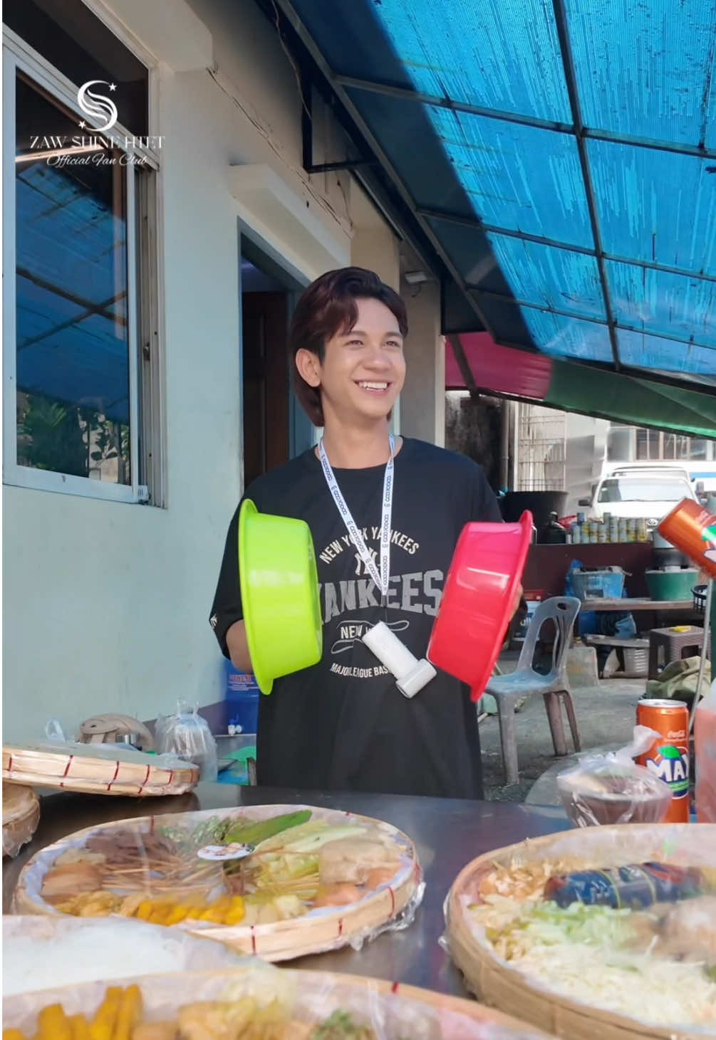 ဒီနေ့ food support အစုံသုပ်လေးကို ယူတို့ရဲ့အချစ်တော်လေးက ကိုယ်တိုင်သုတ်ပေးတာပါနော် မင်းသားကတော့ သူသုတ်ပီး သူအရမ်းစားကောင်းပါတယ်လို့ပြောတာပဲ 🤔🤔😁 #zawshinehtet #zawshinehtetofficialfanclub #zshofc #foodsupport