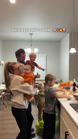 #spookymovienight #spookypizza #family #halloween 