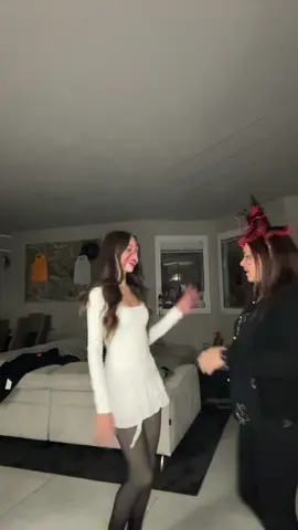 Prontissime per la sera di Halloween 💕🎃