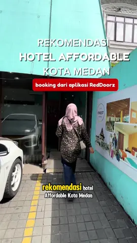 Seneng banget akhirnya nemuin hotel yang super cozy di dekat pusat kota medan. Oh ya aku booked hotelnya dari aplikasi RedDoorz.   Kamu bisa dapatin harga lebih terjangkau dengan pakai kode promo “YUKNGINEP”  Sekarang nginap di hotel jadi bisa lebih hemat deh #RedTravelers #BerkeSANS #Reddoorz #Reddoorzid 