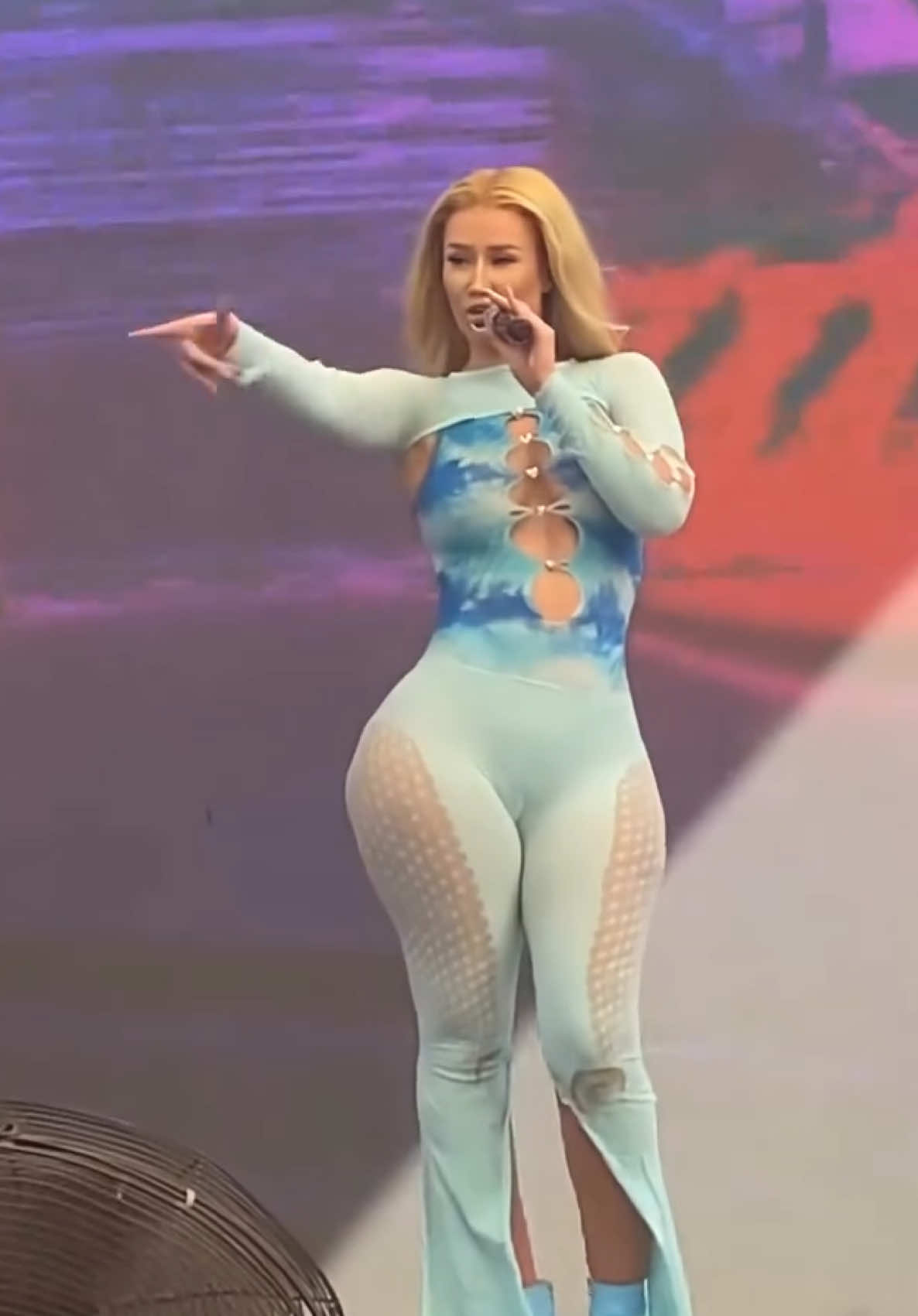 black widow 🕷️#iggyazalea 