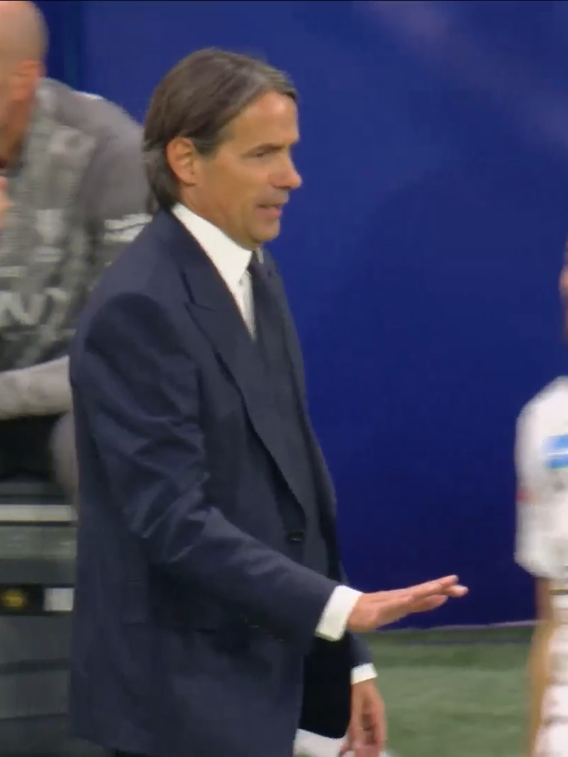 إنزاقي يطالب لاعبيه بالتركيز في الدقائق الأخيرة 🎯⚽️ #الهلال_الشباب