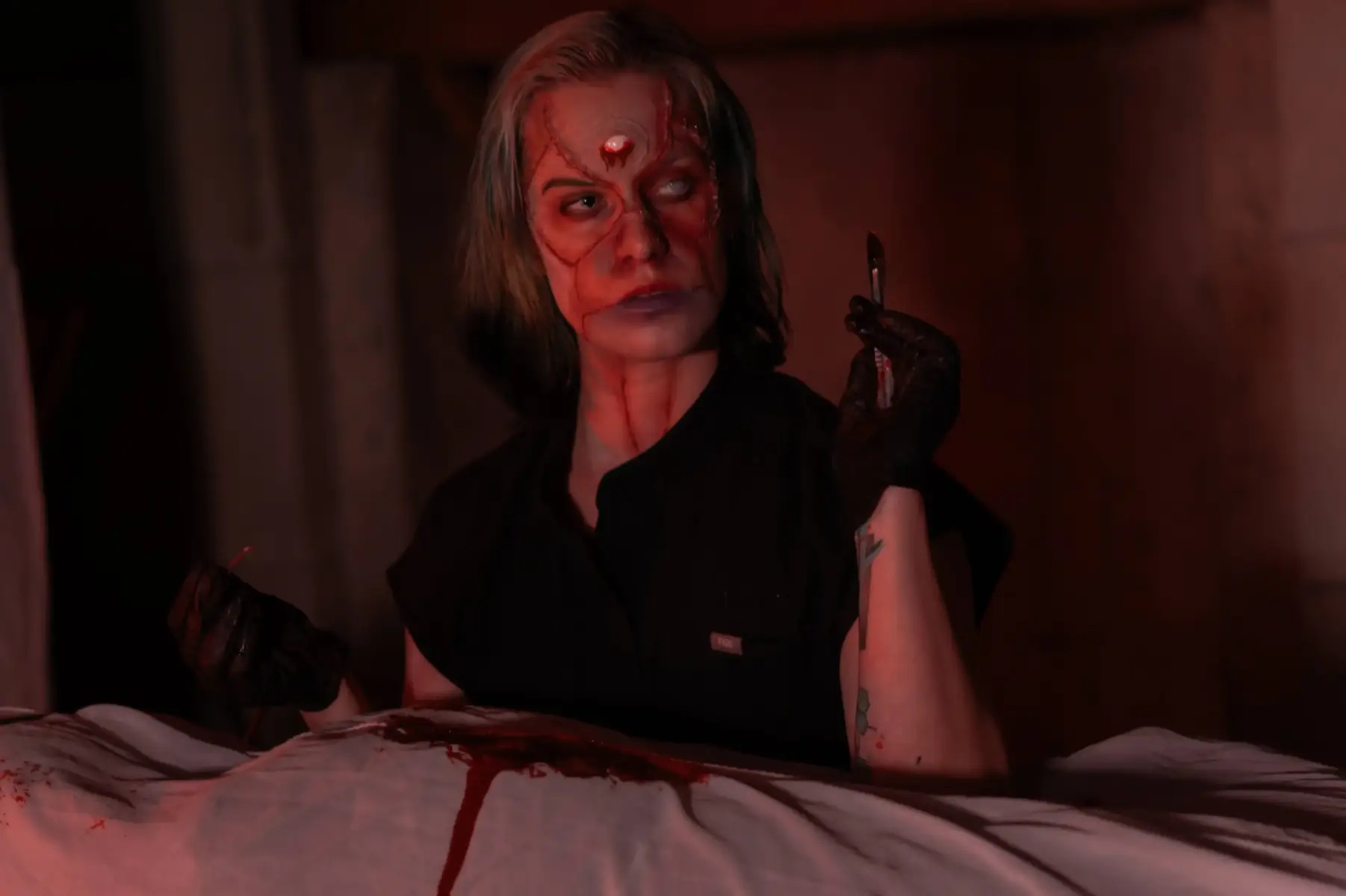 Happy Halloween! I might have outdone myself with this one. I wanted to make a surgeon inspired by The Flesh from TMA, so I went heavy into the SFX.. and came out 6 hours later with ✨her✨ She's so spooky I love how she turned out #13daysofcosplay #13daysofhalloween #themagnusarchives #theflesh #surgeon 