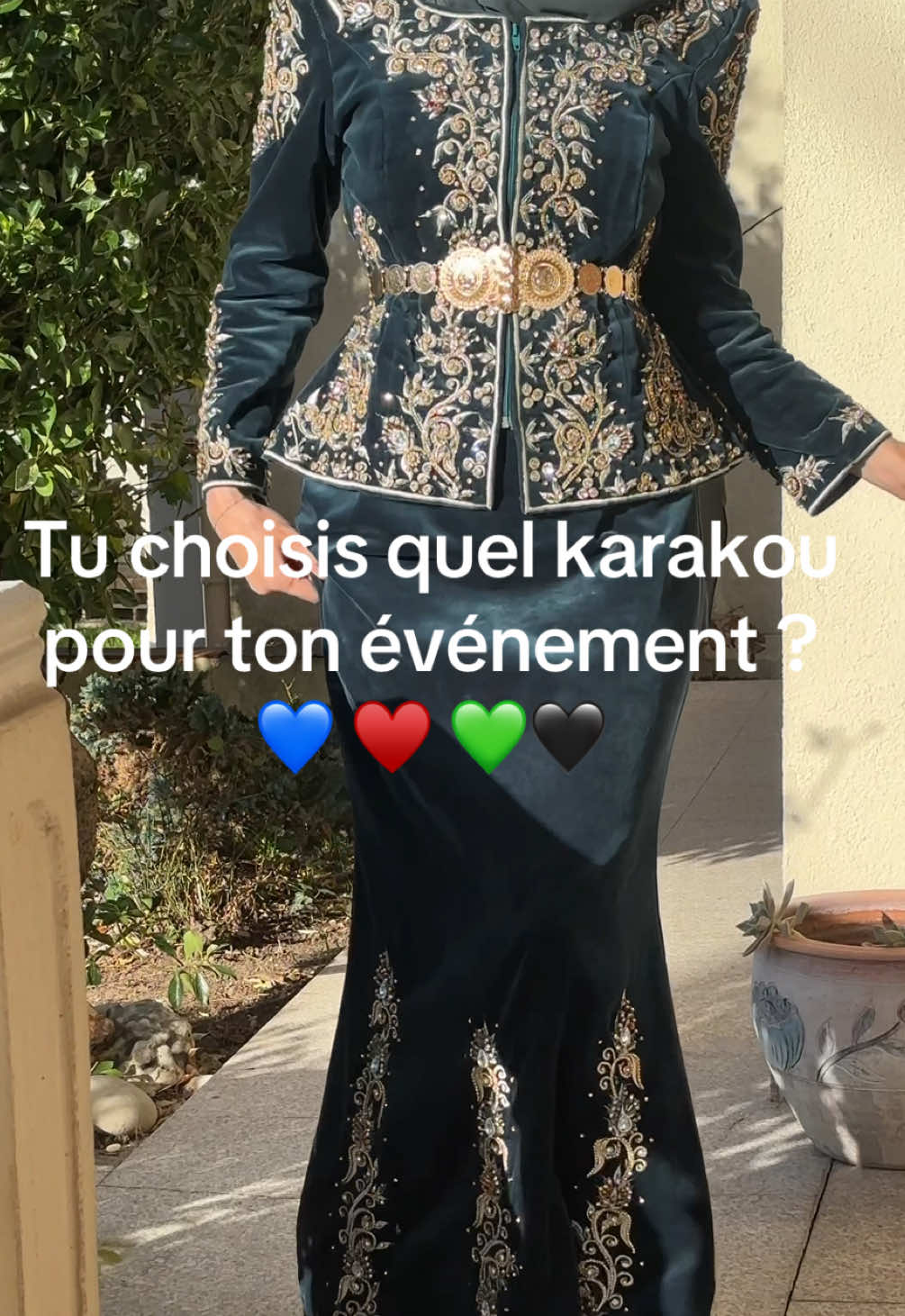 Location karakou 📍91  Tu choisis quel karakou pour ton évènement ? Des créations uniques, faites main en 🇩🇿 Chaque modèle est une œuvre d’art, chaque détail une touche d’élégance. 💃 Disponibles au showroom RZH DressRental  #karakou #iledefrance #location #algerie🇩🇿  #pourtoii 