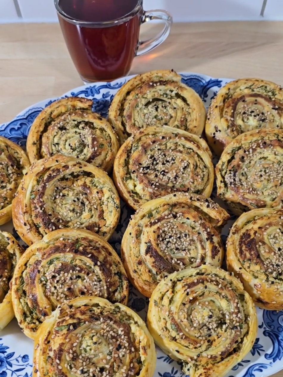 مطبخ مريم اكسسسبلورررر #viral_video #fyp #trend #afrin #deutschland Blätterteig Zutaten: Petersilie, Getrocknete Minze, Sesam (schwarz/weiß) Paprikaflocken, Olivenöl مطبخ طبخ بيتي 