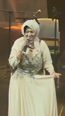 Heesta Raafaad ama Rako waxay kamid tahay heeso door ahaa soona baxay sanadaddii 1970s ilaa maantan aad loo dhegeysto. Ereyada waxaa iska lahaa AUN Maxamed Cali Kaariye  Laxankna waxaa ku laray AUN Cabdikariim jiir fanaaniin badan ayaa isaga dambeeyey heestan sida Hibo Maxamed 