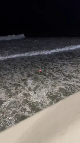 وانهي بالقصه يباسي يوم اناظر للمرايه  اللي فيها شخص ماضي شخص قلبه كااان ما يخاف الحب ما يقوى الظلام . #fyp #بحر #sea #صد_وحسايف #foryou 