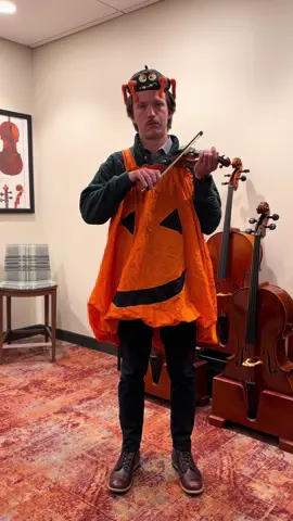 Need a costume for tonight? Try this last minute idea 🤪🤭 #halloweencostume #pumpkinseason #schmittmusic 