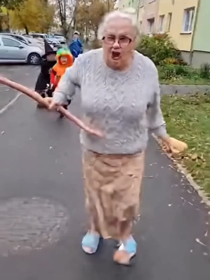 Wesołego Halloween! 🎃✨ Cukierek albo psikus? Dziś wybieramy cukierki! 🍬👻 Bawcie się świetnie i pamiętajcie - najlepsze kostiumy to te robione z humorem! #Halloween #WesolegoHalloween #TrickOrTreat #Halloween2025