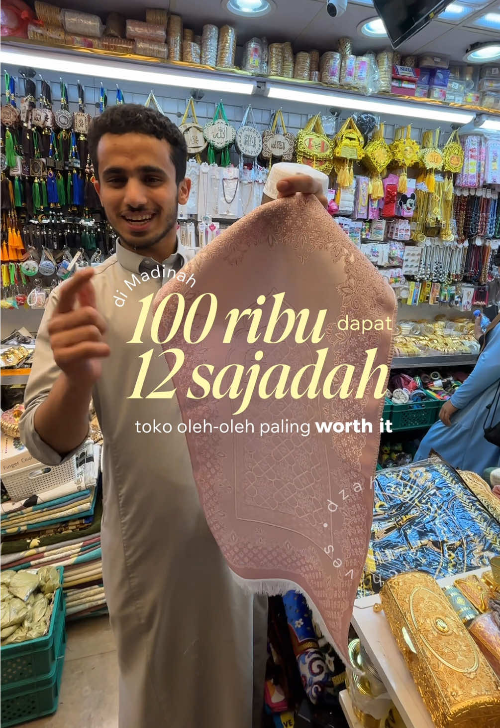 sampe bolak balik kesini, karna muter2 madinah yang paling worth it disinii, bisa nawarr dan beli banyak diskonnya jg banyakk 😆 @Springs of Hope🇲🇨🇲🇾 @taiyar Hashim  #oleholehumroh #madinah #hajidanumroh 