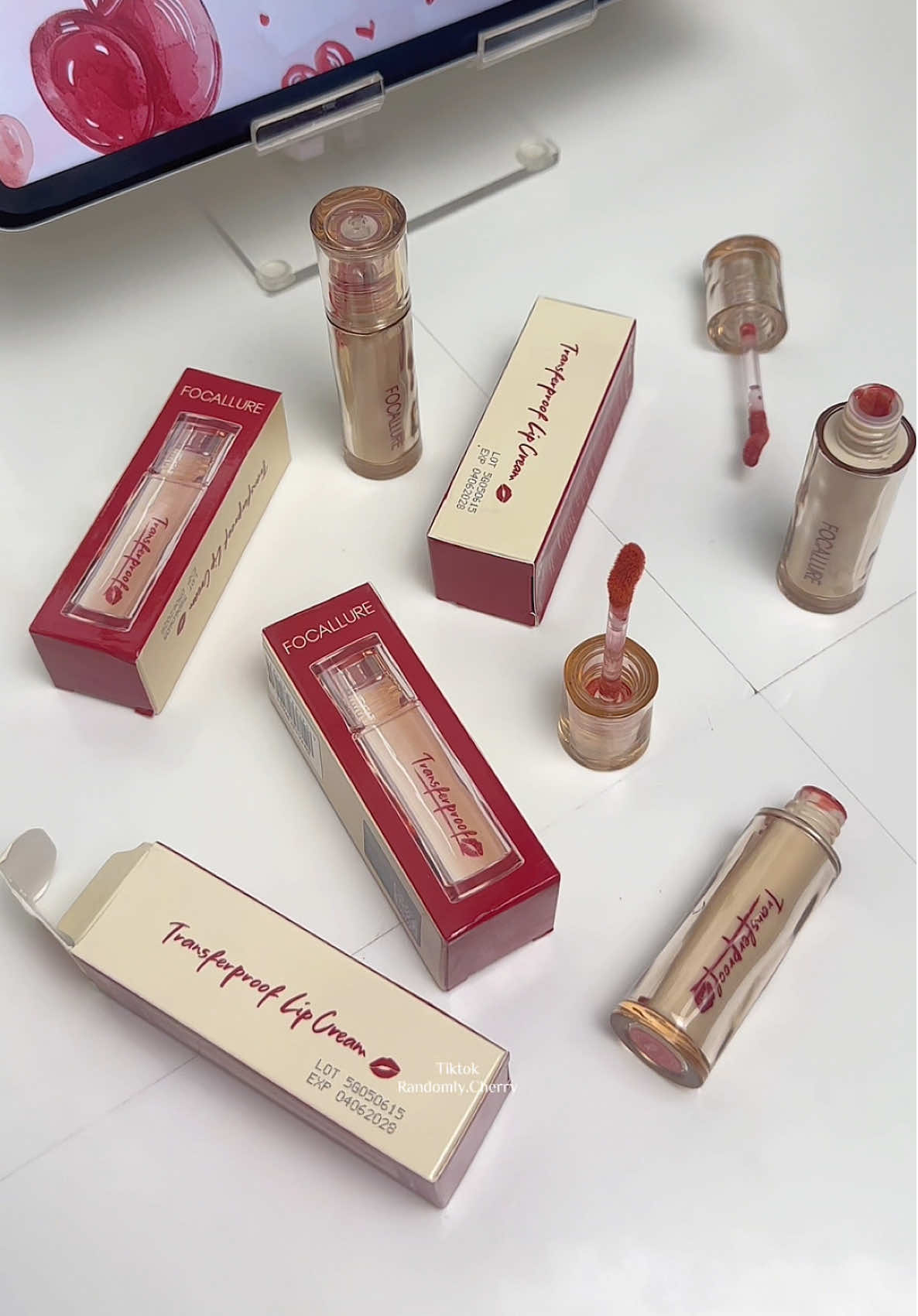 Can’t believe this gloss is transferproof 🥹 Get yours now! RM7 OFF during 11.11 promo!  #focalluremy #focalluretransferproof #transferprooflipgloss #virallipgloss 