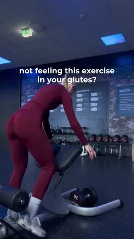 Save and try☝🏻 Turn your feet, round your back and squeeze your cheeks🍑 glute focused hyperextensions✅ wearing @smilodox use code: LILLI #gluteexercise #gymtips #gymbeginner #legdayworkout  #creatorsearchinsights 