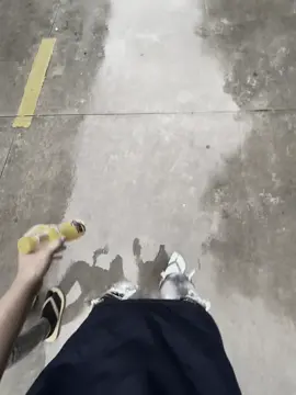 Đỉnh cao của sự khinh bỉ không phải là tranh cãi hay đáp trả mà là im lặng truoc nhing kẻ lắm lời, để họ tự diễn vai của mình trong sự thờ ơ của người khác !!