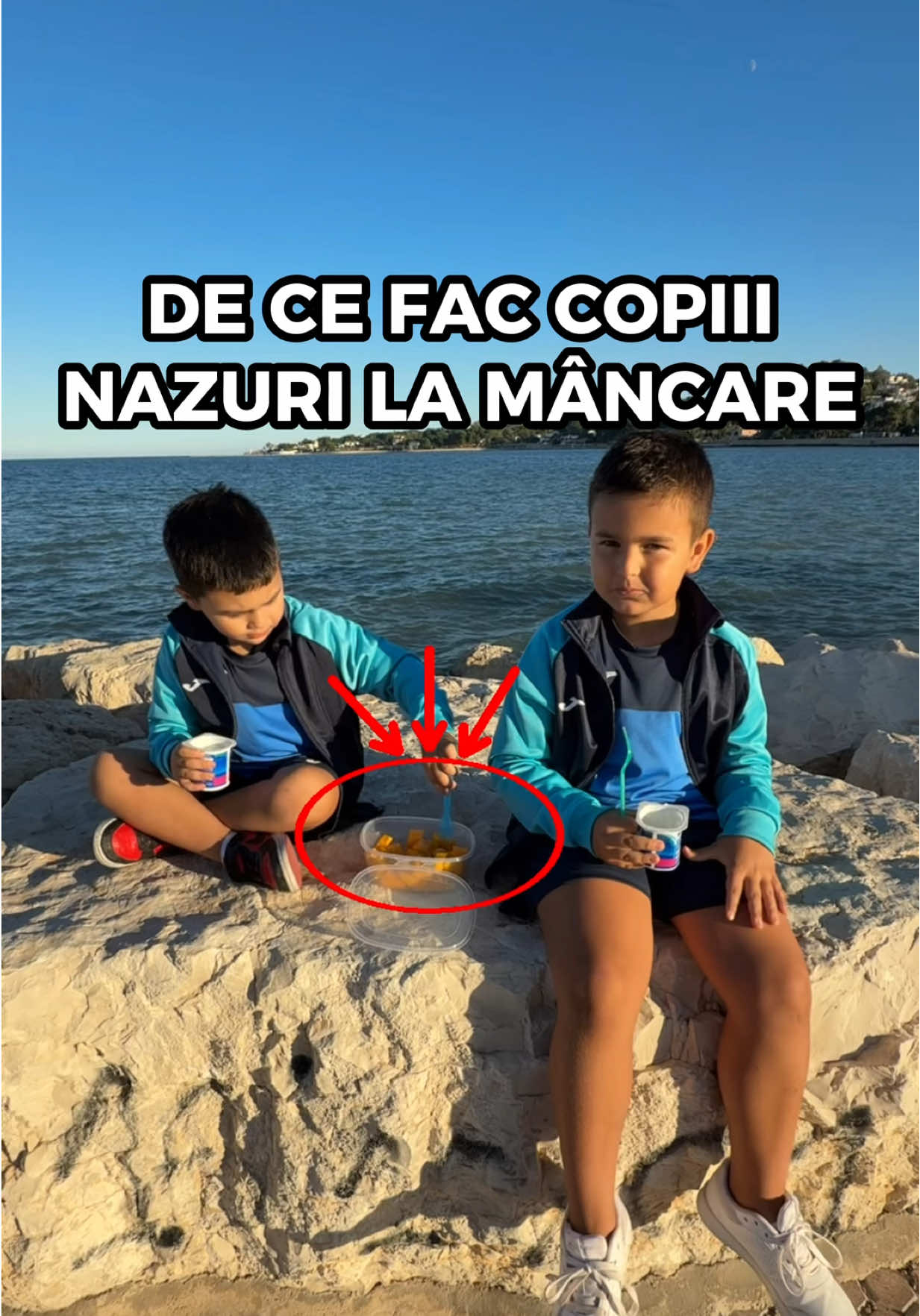 Uneori, ca părinte, trebuie să fii „răul” pentru binele copilului tău!  Nu pentru că vrei să-l forțezi, ci pentru că știi mai bine decât el ce îl ajută pe termen lung (mai ales când are sub 12-14 ani). Atunci când vine vorba de mâncare, dacă îl lași mereu să aleagă singur, normal că va alege dulciuri, paste, fast food și tot ce îi oferă plăcere rapidă…  Doar că tu știi că organismul lui are nevoie de altceva: 🥒 legume 🍎 fructe 🥩 proteine bune 🥗 mese echilibrate Copiii nu iubesc mâncarea sănătoasă din prima, exact cum nu iubesc nici să se spele pe dinți, dar este obligația ta de părinte să nu cedezi în fața mofturilor și negocierilor.  Cu răbdare, prin propriul exemplu și consecvență, până la urmă, copiii ajung să înțeleagă, să accepte și chiar să ceară alimentele care le fac bine. #florindragomir #fitup 