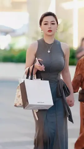 #肤白貌美 #气质优雅美女 #最美街拍