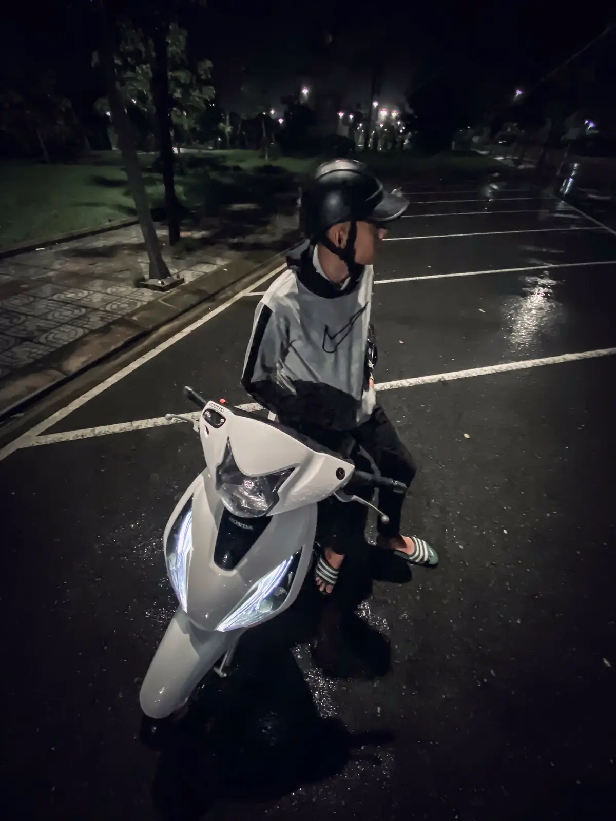 “Không cần nhắc lại chuyện ngày mưa,chỉ cần nhớ ngày đó không có ai mang ô đến là được” #xuhuong #fyp 