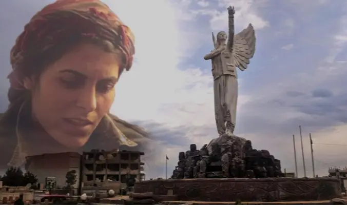 “1 Kasım – Kobanê Zaferi’nin Yıl Dönümü. Direnişin ve özgürlüğün simgesi.” “1 Kasım, Kobanê’de insanlığın karanlığa karşı kazandığı zaferin yıldönümüdür. Bu direniş, yalnızca bir kentin değil, özgürlük ve eşitlik mücadelesinin sembolü olmuştur. Kobanê zaferinin yıl dönümünde tüm direnişçileri saygıyla anıyoruz.”