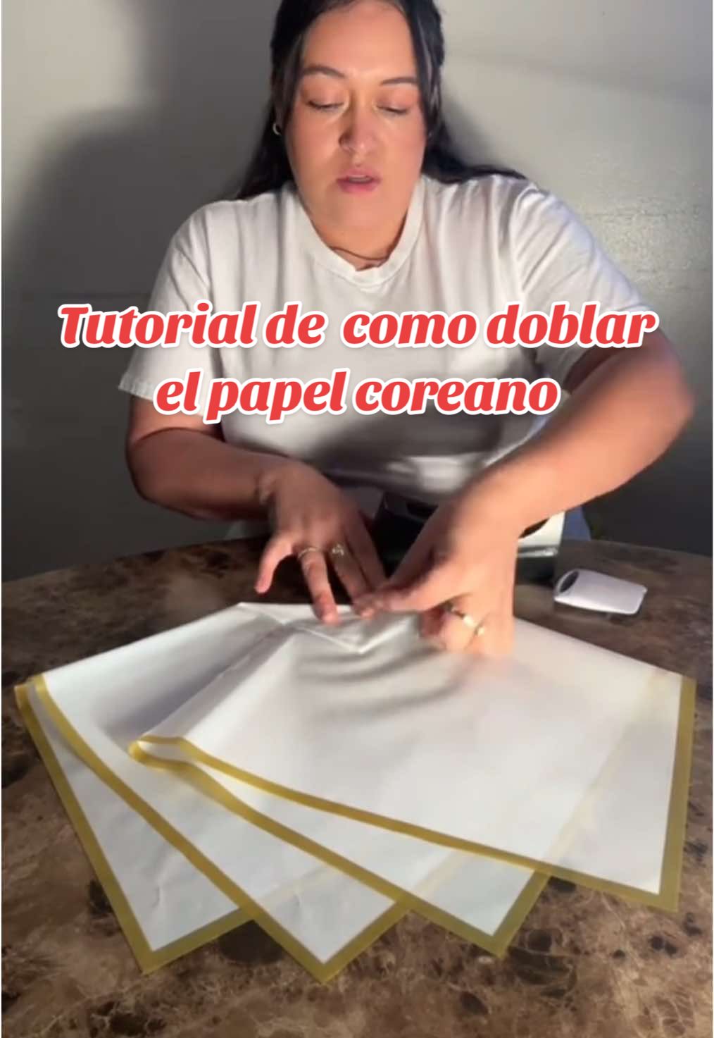 Tutorial de como doblar el papel coreano, para un ramo de rosas eternas. #rosaseternas #papelcoreano #comodoblarpapelcoreano #papelcoreanoparaflores #tutorialdepapelcoreano 