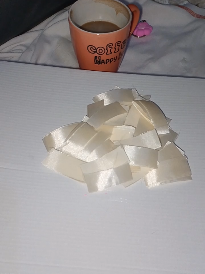 خطوات صنع ميني بوقيه ورد ساتان 💛 انتظروا البارت الثاني#ساتان #bouquetofflowers #اعمال_يدويه #foryoupage #الشعب_الصيني_ماله_حل😂😂 