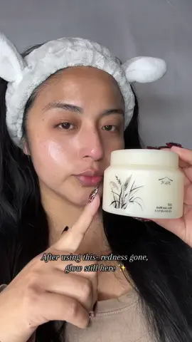 The texture of this Rice Jam Mask is so unique—it starts watery but turns into a soft cream. It feels silky, not sticky, and leaves my skin hydrated and smooth. And my favorite part is it melts away the makeup in my face 🫨🤩🤩 Perfect for sensitive skin and anyone looking for a hydrating, gentle exfoliating mask that works for both face and body.@Siot Store US  #siot #siotricejammask #ricejam #facemask #siotricejam 