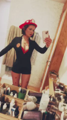 mom and dad kinsella bathroom😌