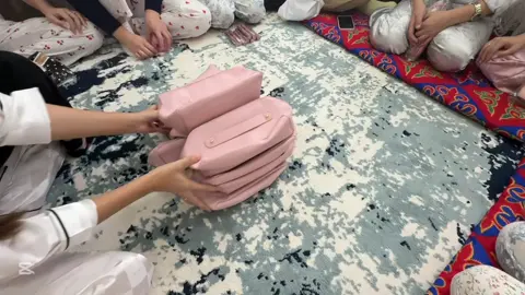 Тёплая встреча с жёнами одноклассников супруга. #тренд2025  #пижамапати #косметика