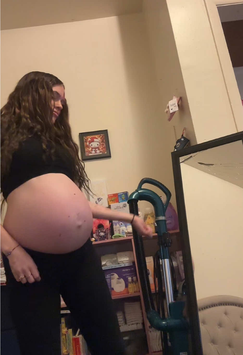 🤰🏻🤰🏻🤰🏻🤣😳 #lol #fyp #viral #pregnant #bigbelly 