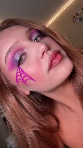 💜🕷️🕷️what look should I do tonight?!  #LanguageLearning #halloween #transition 