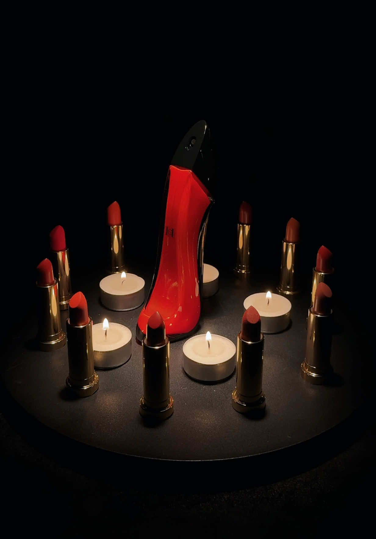 The ritual always begins with a Fabulous Kiss Lipstick. #HerreraBeauty #GoodGirlCarolinaHerrera 