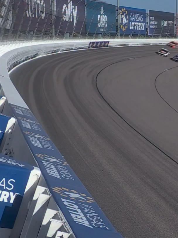 Muro também é pista? Olha o que ele fez! 🎥 NASCAR