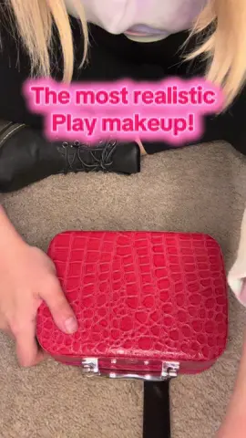 If you’re looking for the perfect gift item for your little girl here it is!! #toddlergirlgiftideas #MomsofTikTok #toddlerchristmas #playmakeupkit #toddlermakeup 