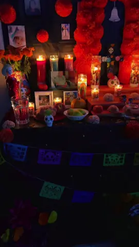 recordando a los que ya no están aquí con nosotros🧡los extrañamos mucho🥀 #altar #diadelosmuertos #recordando 