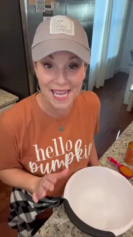 Miss Annie makes Shortcut Pumpkin Snickerdoodle Cookies!! #missannieshomeandkitchen #halloween #HalloweenTreats #snickerdoodlecookies #snickerdoodle 