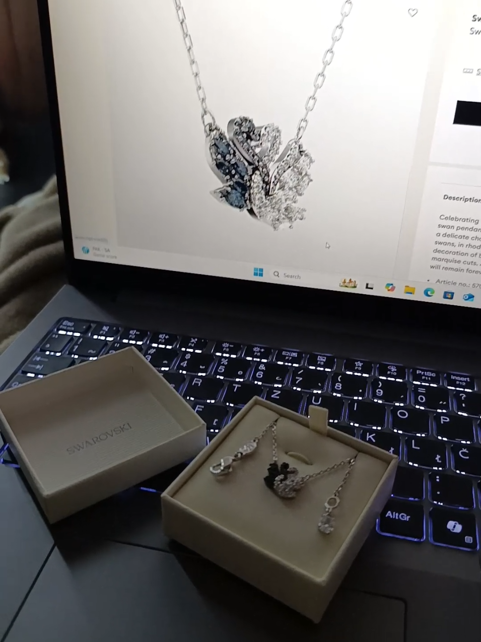 what do you do for love?🦢🖤 #swarovski #swan #Love #swarovskicrystals #bf 