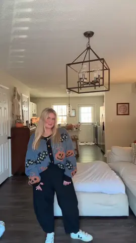 It’s just a bunch of Hocus Pocus ✨🎃👻 #OOTD #halloweenlook #ootdfashion 