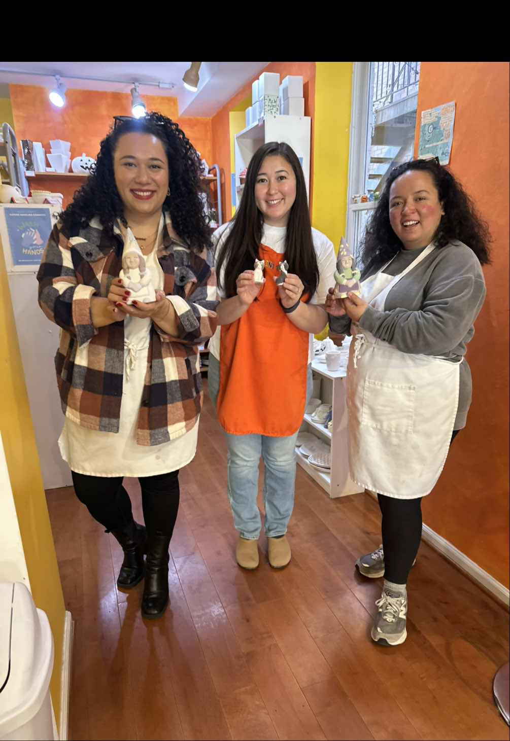 Had so much fun getting to spend some time painting ceramics in Old Town Alexandria!🎨 I defs took inspiration from #Bridgerton and was channeling my inner #benedictbridgerton 🩷 #painting #ceramics @Manaia Broom 