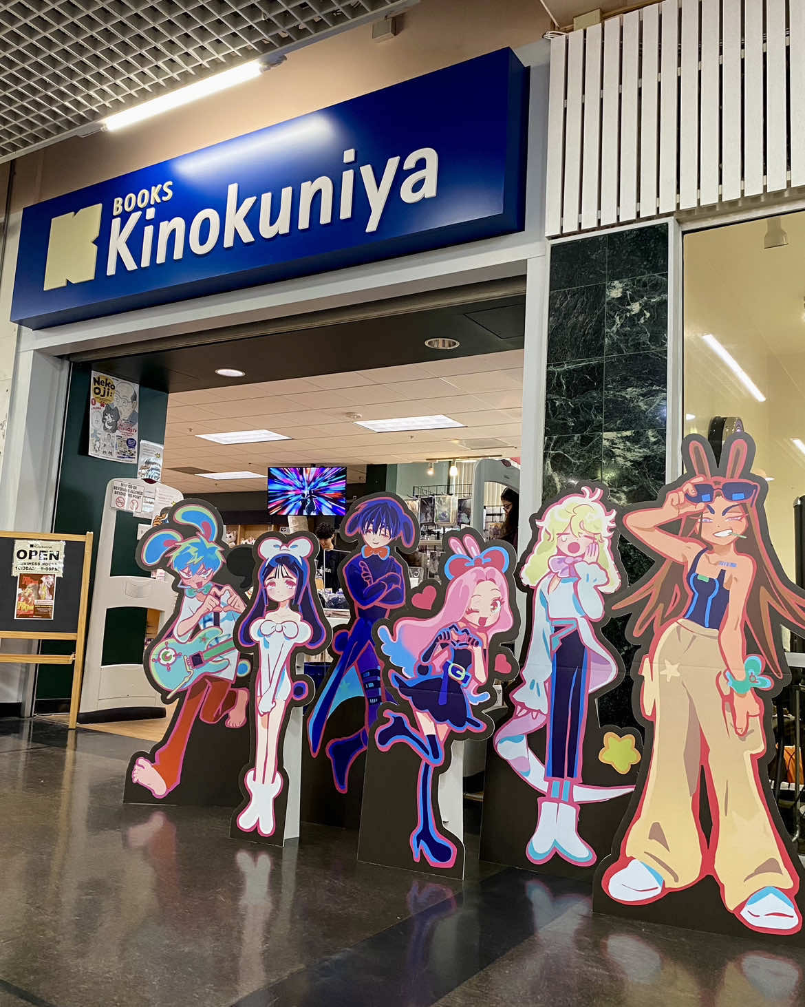 Alien Stage Pop-Up Shop at Kinokuniya USA starts today! 👽🎤 Merchandise and gift with purchase available while supplies last! Learn more: https://usa.kinokuniya.com/alien-stage-pop-up-shop #alienstage #alnst #vivinos #kinokuniya 